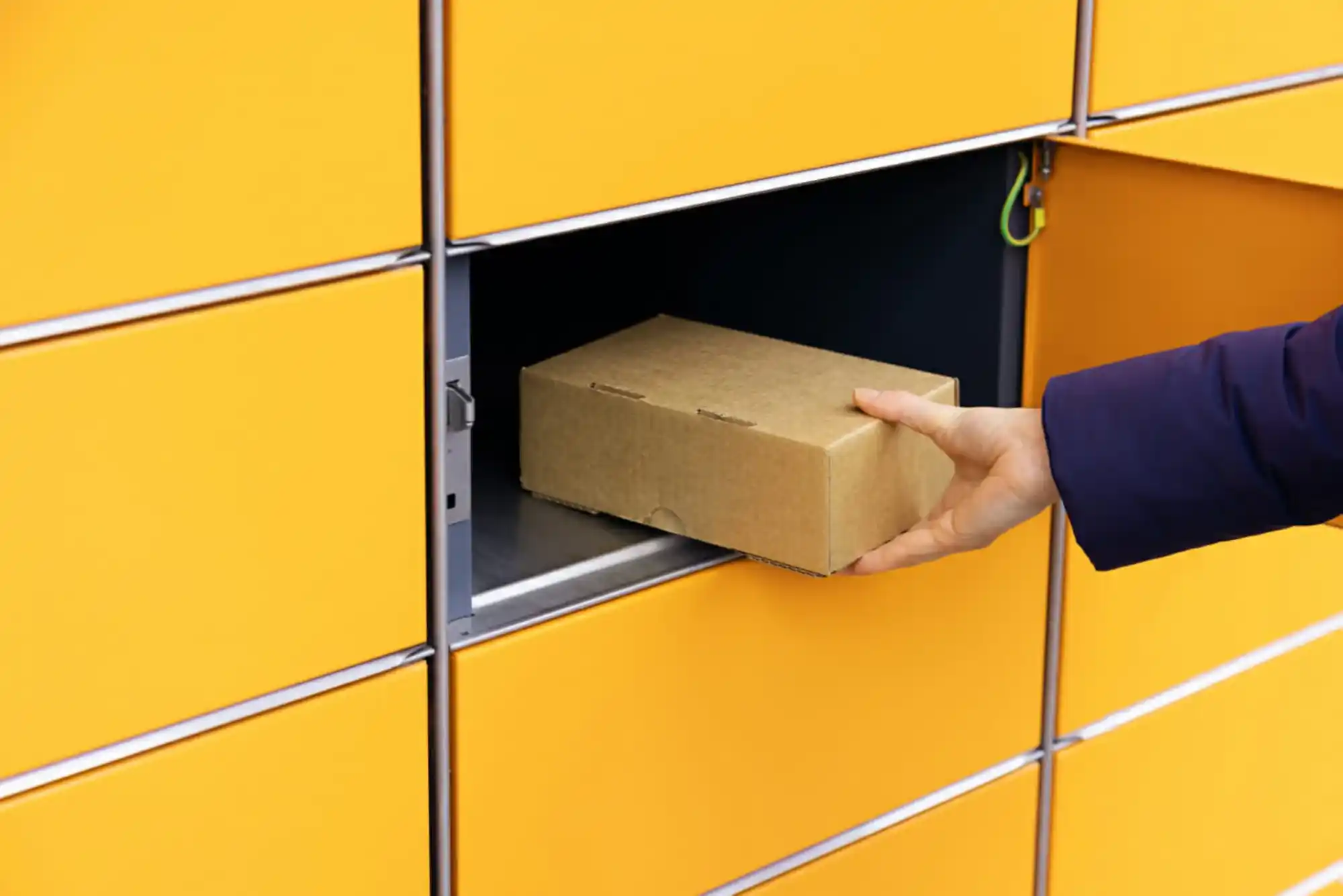 The Rise of Contactless Supply A Look Into the World of Parcel Lockers