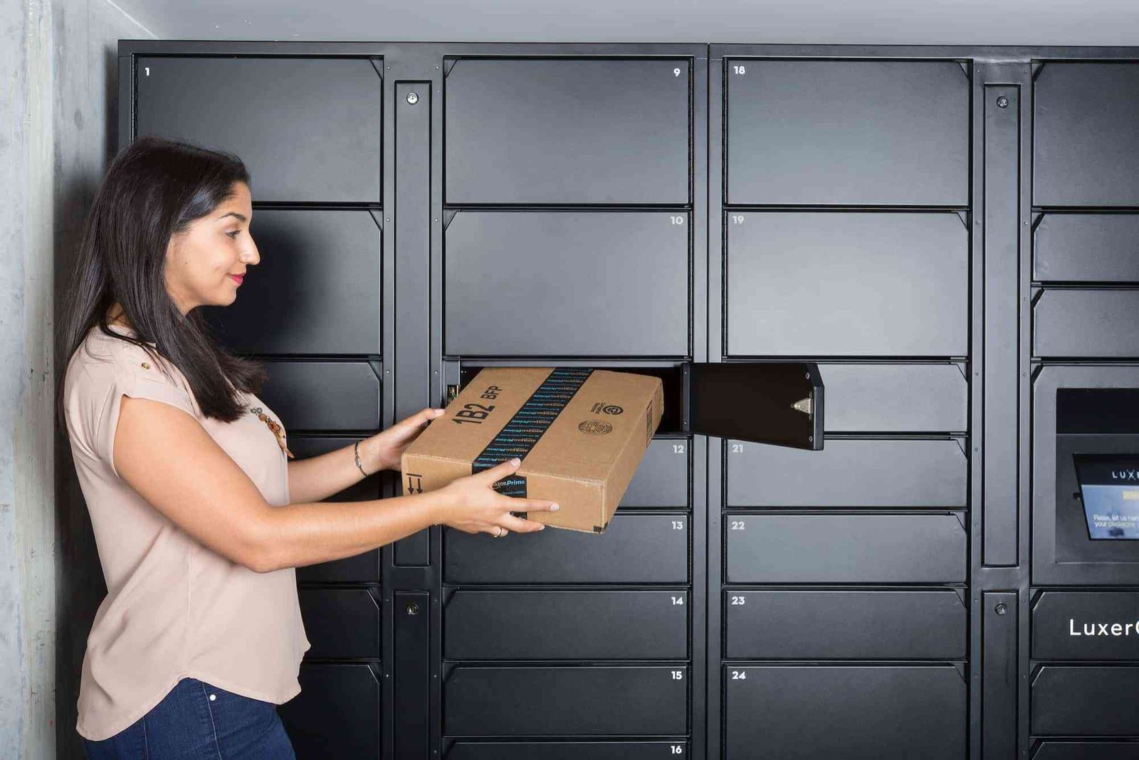 The Evolution of Contactless Delivery: Exploring Parcel Lockers