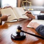 What Is the Difference Between Legal Consultants and Lawyers in Dubai?